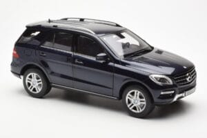 Mercedes M-Class W166 Tansanite Blau Metallic Minichamps 1:18 B66960065 Druckguss — Bild 6 von 8