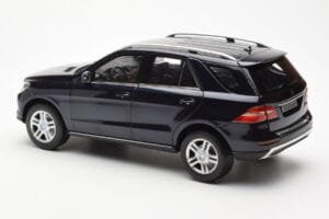 Mercedes M-Class W166 Tansanite Blau Metallic Minichamps 1:18 B66960065 Druckguss — Bild 7 von 8