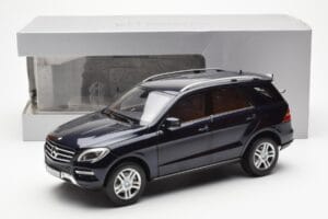 Mercedes M-Class W166 Tansanite Blau Metallic Minichamps 1:18 B66960065 Druckguss — Bild 8 von 8