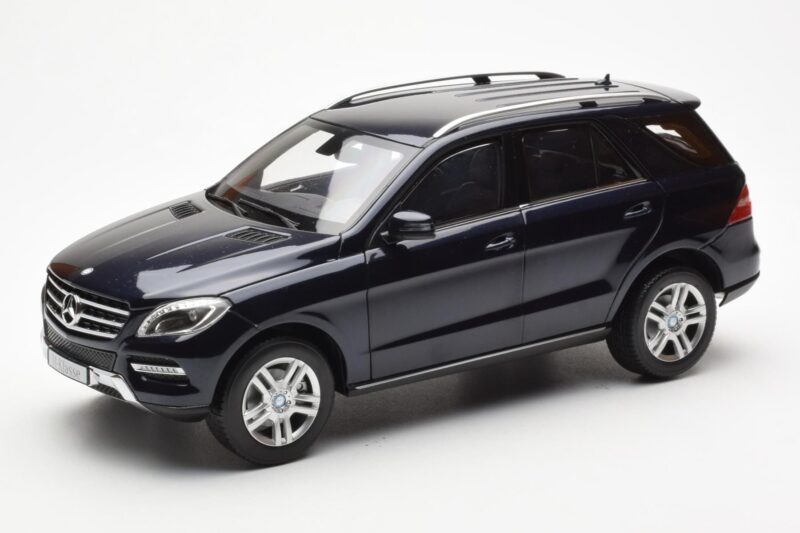 Mercedes M-Class W166 Tansanite Blau Metallic Minichamps 1:18 B66960065 Druckguss