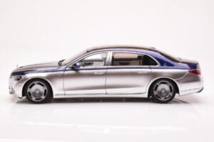 Mercedes Maybach S680 W223 Nautical Blau Cirrus Silber Almost Real 1:18 820125 Druckguss — Bild 4 von 8