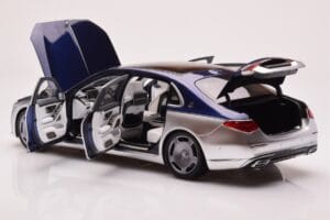 Mercedes Maybach S680 W223 Nautical Blau Cirrus Silber Almost Real 1:18 820125 Druckguss — Bild 5 von 8
