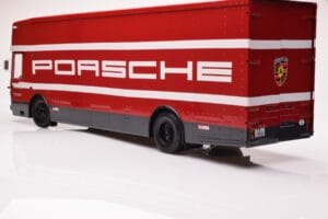 Mercedes O317 Porsche Transporter Rot CMR 1:18 CMR149 Druckguss — Bild 3 von 12