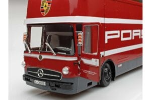 Mercedes O317 Porsche Transporter Rot CMR 1:18 CMR149 Druckguss — Bild 4 von 12