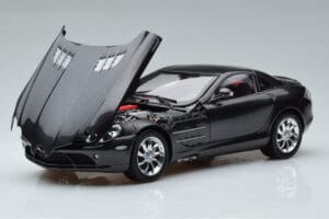 Mercedes SLR McLaren Schwarz CMC 1:18 M-045F Druckguss — Bild 2 von 10