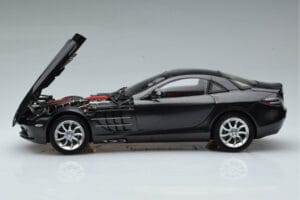 Mercedes SLR McLaren Schwarz CMC 1:18 M-045F Druckguss — Bild 4 von 10