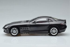 Mercedes SLR McLaren Schwarz CMC 1:18 M-045F Druckguss — Bild 5 von 10