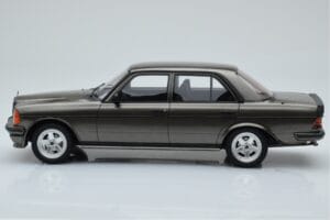 Mercedes W123 AMG 280 Grau Otto 1:18 OT750 Resin — Bild 3 von 6