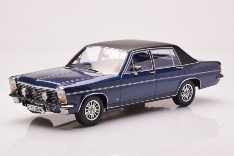 Opel Diplomat B Dunkelblau Metallic MCG 1:18 MCG18336 Druckguss