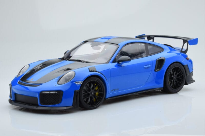 Porsche 911 GT2 RS 991.2 Weissach Package Blau Schwarze Magnesiumfelgen Minichamps 1:18 153068316 Druckguss