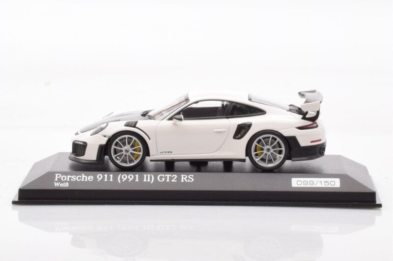 Porsche 911 991.2 GT2 RS Weiß Minichamps 1:43 CA04318004 Druckguss