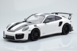 Porsche 911 GT2 RS 991.2 Weissach Package Weiß Schwarze Magnesiumfelgen Minichamps 1:18 153068309 Druckguss