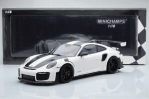 Porsche 911 GT2 RS 991.2 Weissach Package Weiß Schwarze Magnesiumfelgen Minichamps 1:18 153068309 Druckguss — Bild 6 von 6