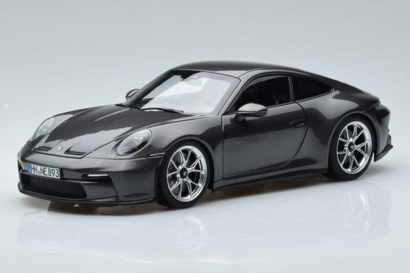 Porsche 911 992 GT3 Touring Package Grau Norev 1:18 187305 Druckguss