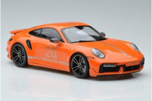 Porsche 911 992 Turbo S China 20th Anniversary Orange Minichamps 1:18 155069171 Druckguss — Bild 4 von 6