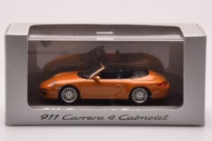 Porsche 911 997 Carrera 4 Cabriolet Orange Metallic Minichamps 1:43 WAP02001618 Druckguss — Bild 4 von 4
