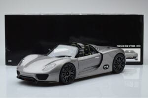 Porsche 918 Spyder Prototyp Grau Metallic Minichamps 1:18 110060030 Druckguss — Bild 7 von 7