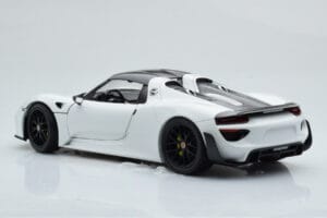 Porsche 918 Spyder Weissach Package Weiß Mit Schwarzen Rädern Minichamps 1:18 113062443 Druckguss — Bild 8 von 9