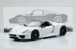 Porsche 918 Spyder Weissach Package Weiß Mit Schwarzen Rädern Minichamps 1:18 113062443 Druckguss — Bild 9 von 9