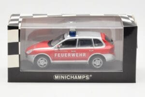 Porsche Cayenne S Feuerwehr Minichamps 1:43 WAPC02060116 Druckguss — Bild 4 von 4
