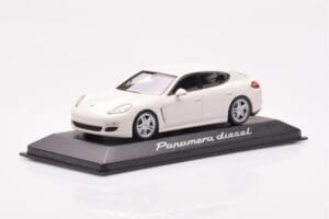 Porsche Panamera 970 Diesel Carrara Weiß Minichamps 1:43 WAP0200090C Druckguss — Bild 2 von 4