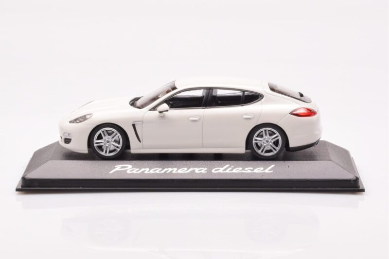 Porsche Panamera 970 Diesel Carrara Weiß Minichamps 1:43 WAP0200090C Druckguss