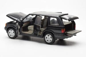 Range Rover P38 4.6 HSE Schwarz Metallic AUTOart 1:18 70017 Druckguss — Bild 8 von 9