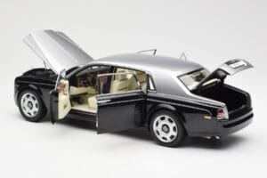 Rolls-Royce Phantom VII EWB Schwarz und Silber Kyosho 1:18 08841BKS Druckguss — Bild 5 von 8