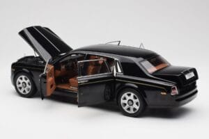 Rolls-Royce Phantom VII EWB Diamond Schwarz Kyosho 1:18 08841DBK2 Druckguss — Bild 5 von 8