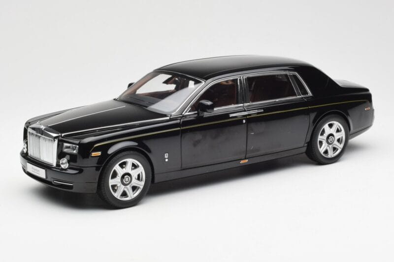 Rolls-Royce Phantom VII EWB Diamond Schwarz Kyosho 1:18 08841DBK2 Druckguss
