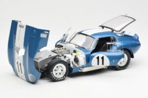 Shelby Daytona Cobra Coupe #11 S. Thompson 24 Hours of Le Mans 1965 CMR 1:18 CMR114 Druckguss — Bild 2 von 8