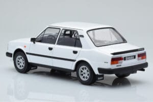 Skoda 130 L Weiß IXO 1:18 18CMC158 Druckguss — Bild 5 von 6