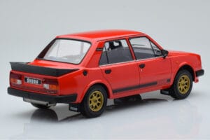 Skoda 130 LR Rot IXO 1:18 18CMC159 Druckguss — Bild 2 von 6