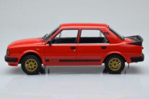 Skoda 130 LR Rot IXO 1:18 18CMC159 Druckguss — Bild 3 von 6