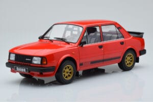Skoda 130 LR Rot IXO 1:18 18CMC159 Druckguss