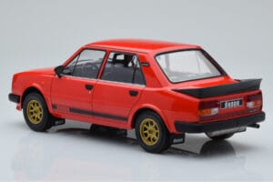Skoda 130 LR Rot IXO 1:18 18CMC159 Druckguss — Bild 5 von 6