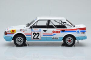 Skoda 130 LR #22 S. Kvaizar / J. Janecek Rally Acropolis 1986 IXO 1:18 18RMC157B Druckguss — Bild 3 von 6