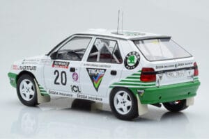 Skoda Felicia #20 S. Blomqvist / B. Cederberg Rally RAC Lombard 1995 IXO 1:18 18RMC147 Druckguss — Bild 5 von 6