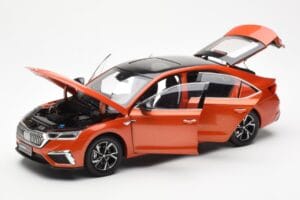 Skoda Octavia Pro Orange FAW 1:18 ZMR000006ORA Druckguss — Bild 2 von 8