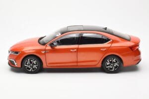Skoda Octavia Pro Orange FAW 1:18 ZMR000006ORA Druckguss — Bild 4 von 8