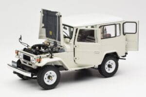 Toyota Land Cruiser FJ40 Van Weiß Kyosho 1:18 08971W Druckguss — Bild 2 von 8