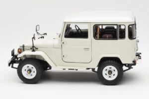 Toyota Land Cruiser FJ40 Van Weiß Kyosho 1:18 08971W Druckguss — Bild 4 von 8