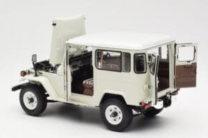 Toyota Land Cruiser FJ40 Van Weiß Kyosho 1:18 08971W Druckguss — Bild 5 von 8
