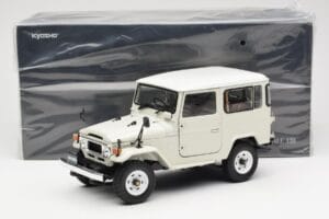 Toyota Land Cruiser FJ40 Van Weiß Kyosho 1:18 08971W Druckguss — Bild 8 von 8
