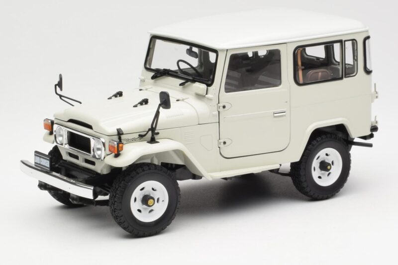 Toyota Land Cruiser FJ40 Van Weiß Kyosho 1:18 08971W Druckguss