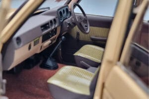 Toyota Land Cruiser 60 Beige Mit Optionalem Zubehör Kyosho 1:18 08956XBE Druckguss — Bild 11 von 12