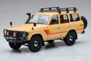 Toyota Land Cruiser 60 Beige Mit Optionalem Zubehör Kyosho 1:18 08956XBE Druckguss