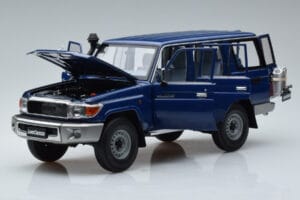 Toyota Land Cruiser J76 Blau Almost Real 1:18 870101 Druckguss — Bild 2 von 7