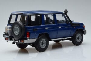 Toyota Land Cruiser J76 Blau Almost Real 1:18 870101 Druckguss — Bild 3 von 7