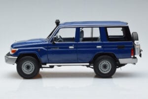 Toyota Land Cruiser J76 Blau Almost Real 1:18 870101 Druckguss — Bild 4 von 7